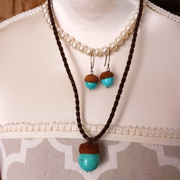 Blue Howelite turquoise Leather  Acorn Necklace Earrings Set - Picture 1 of 3